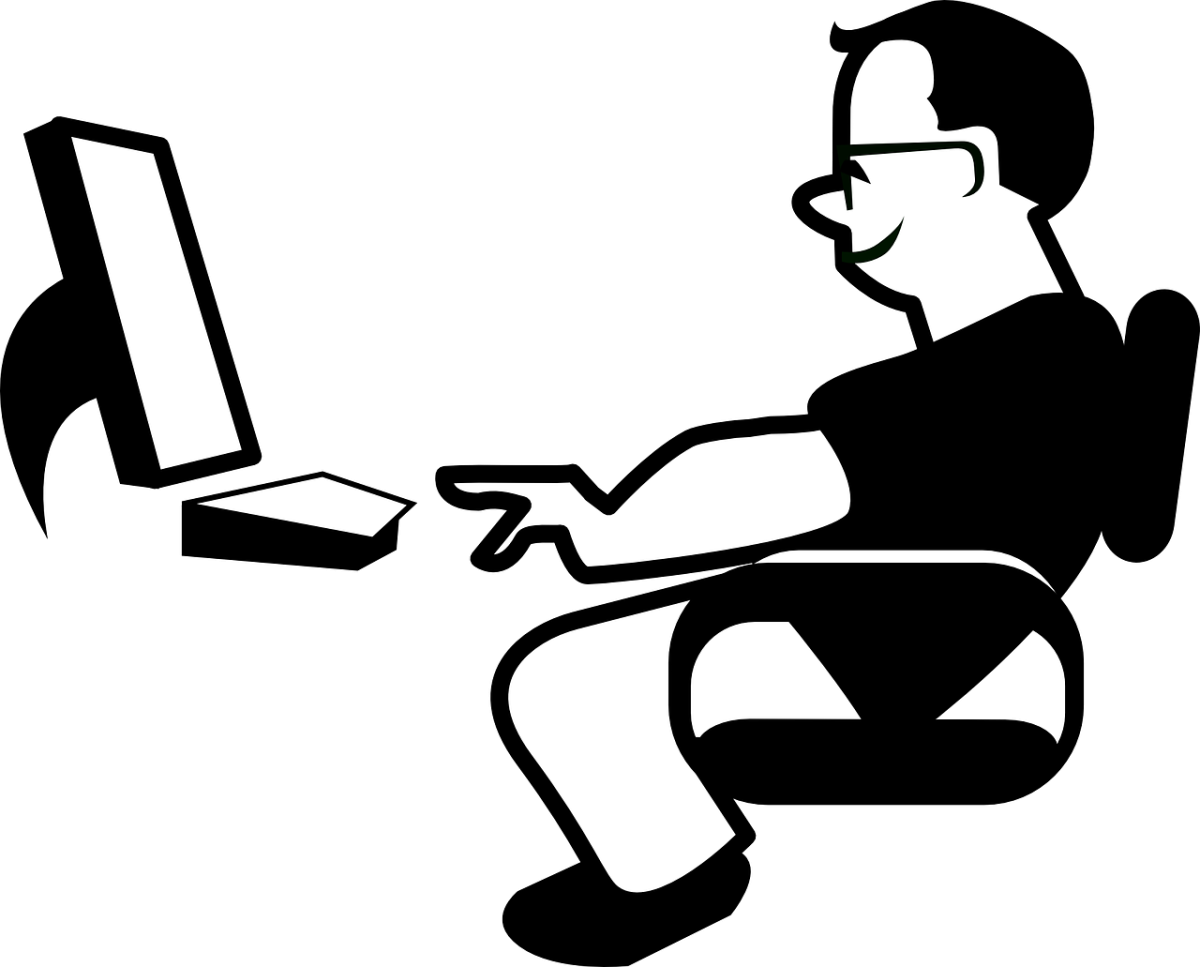 Человек за ноутбуком