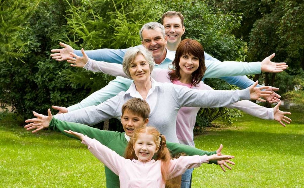 Счастливые дети и родители