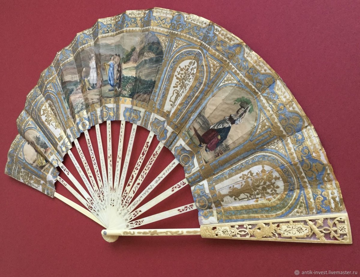 Красивый голубой веер