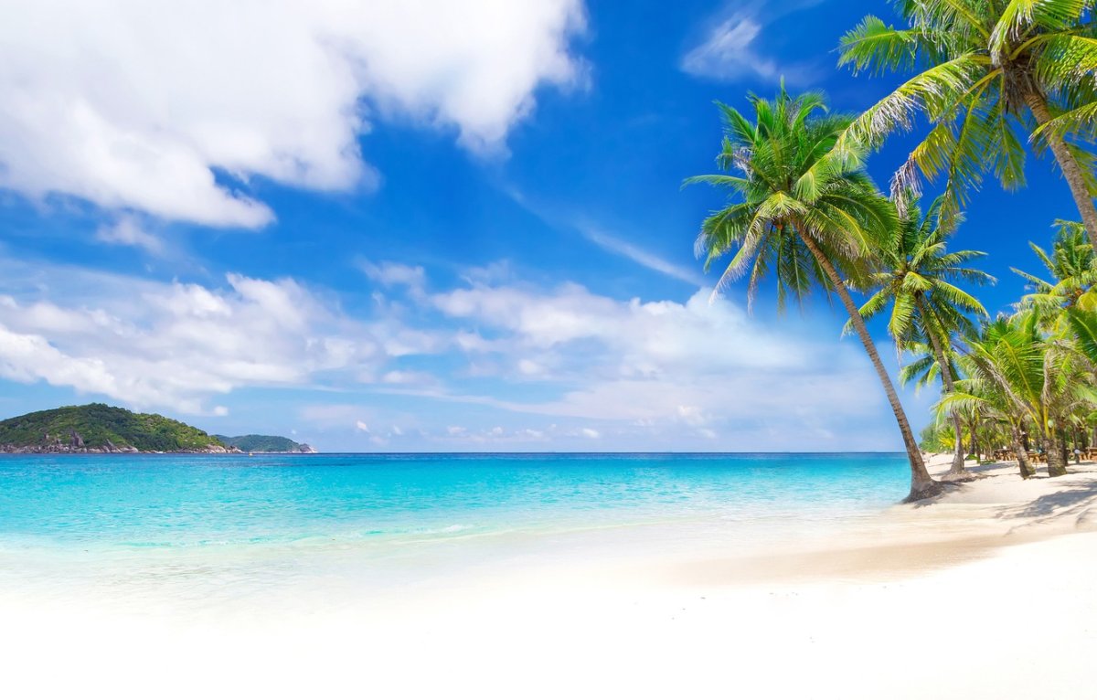 Лазурный пляж