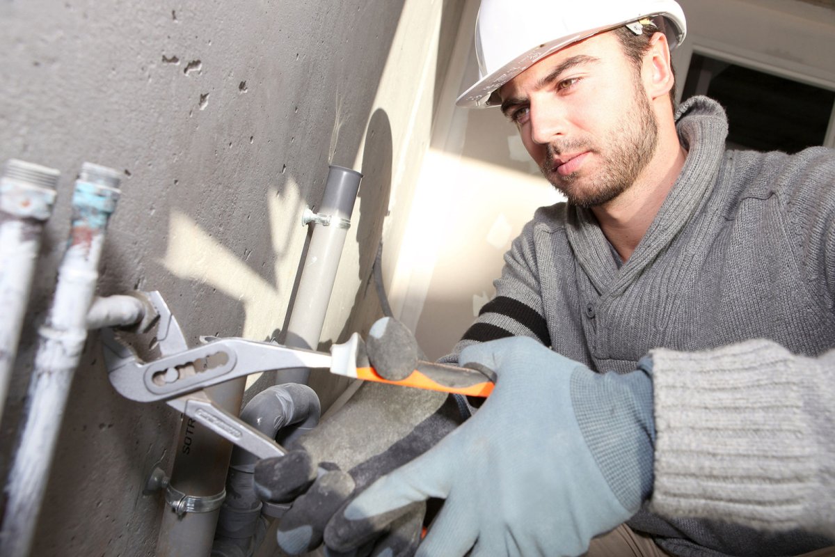 Монтажник сантехник