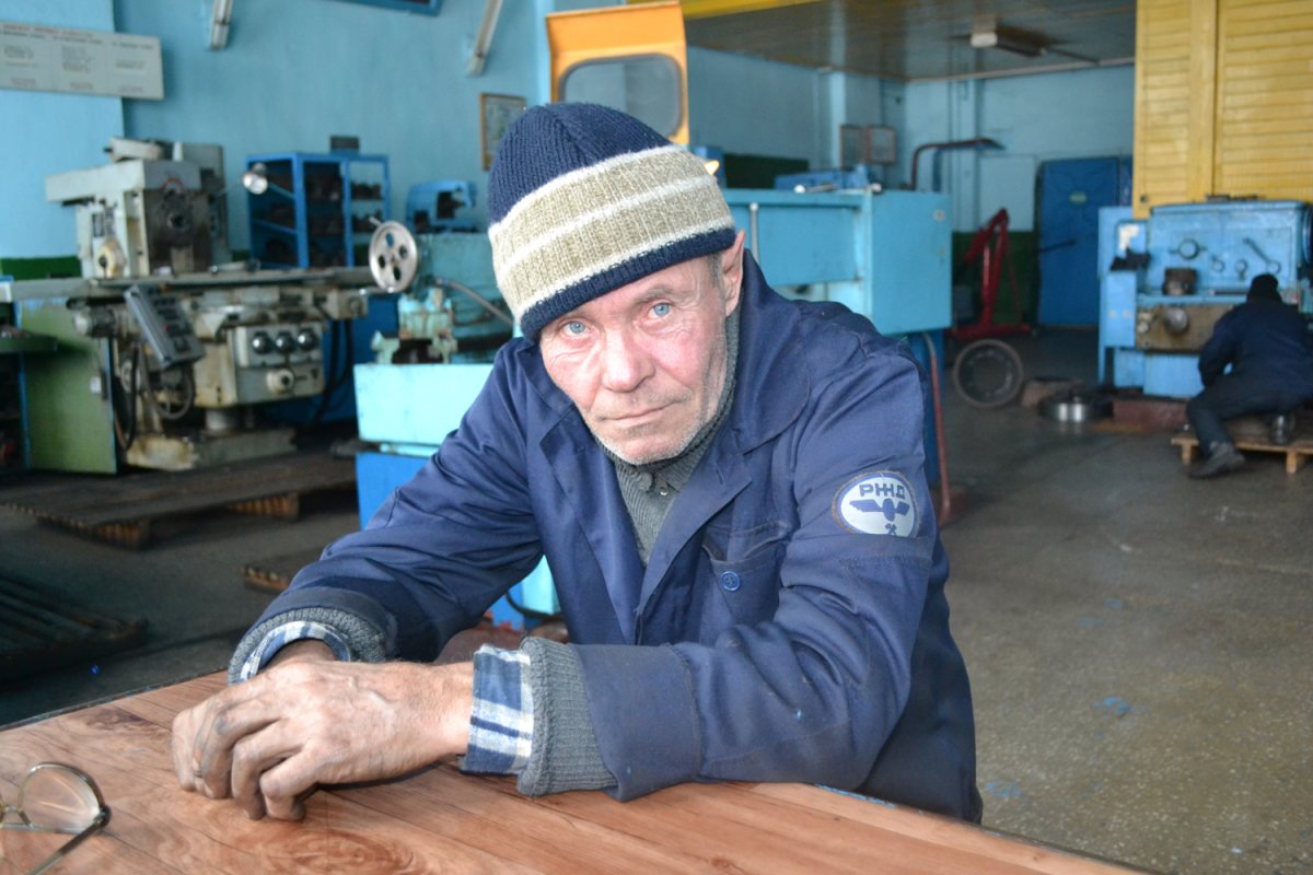 Ремонтник с ключом