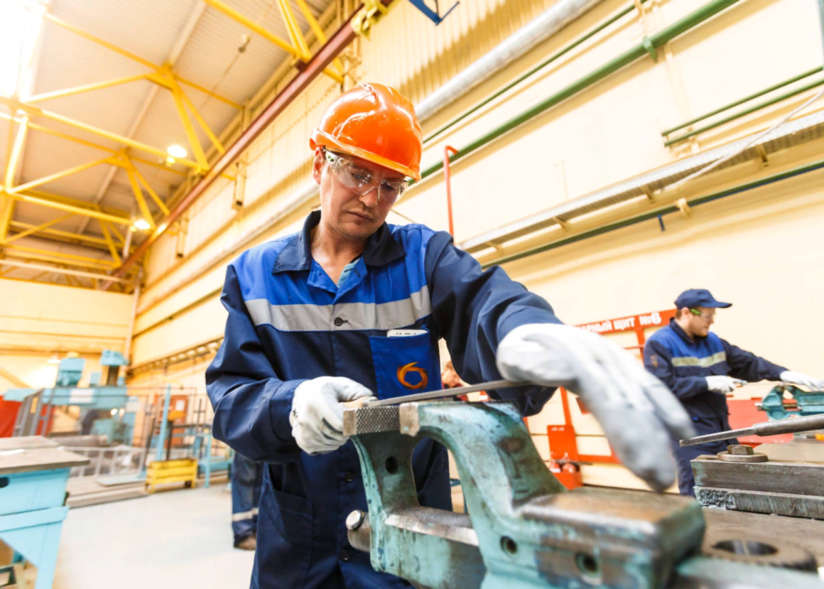 Слесарь ремонтник