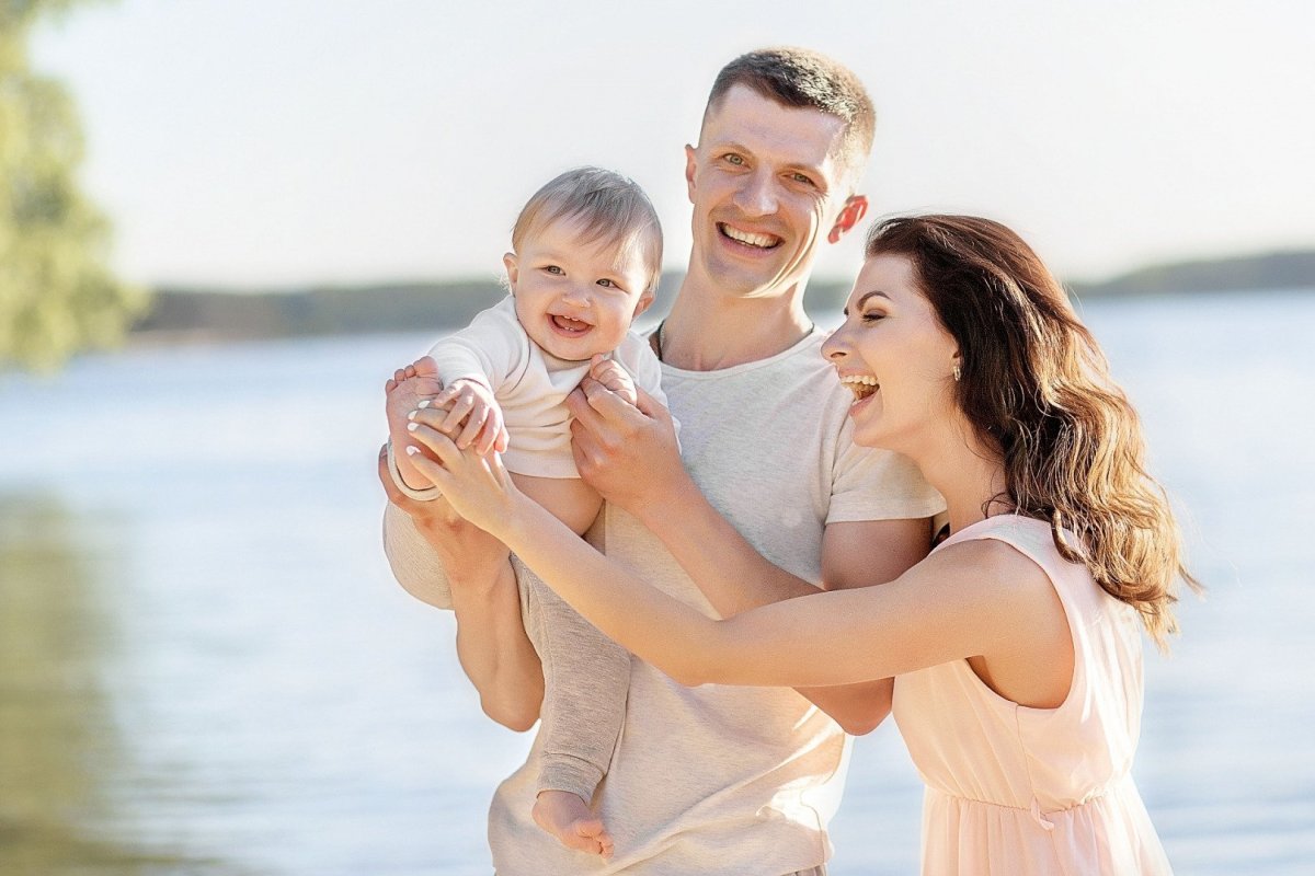 Счастливая семья фотосток