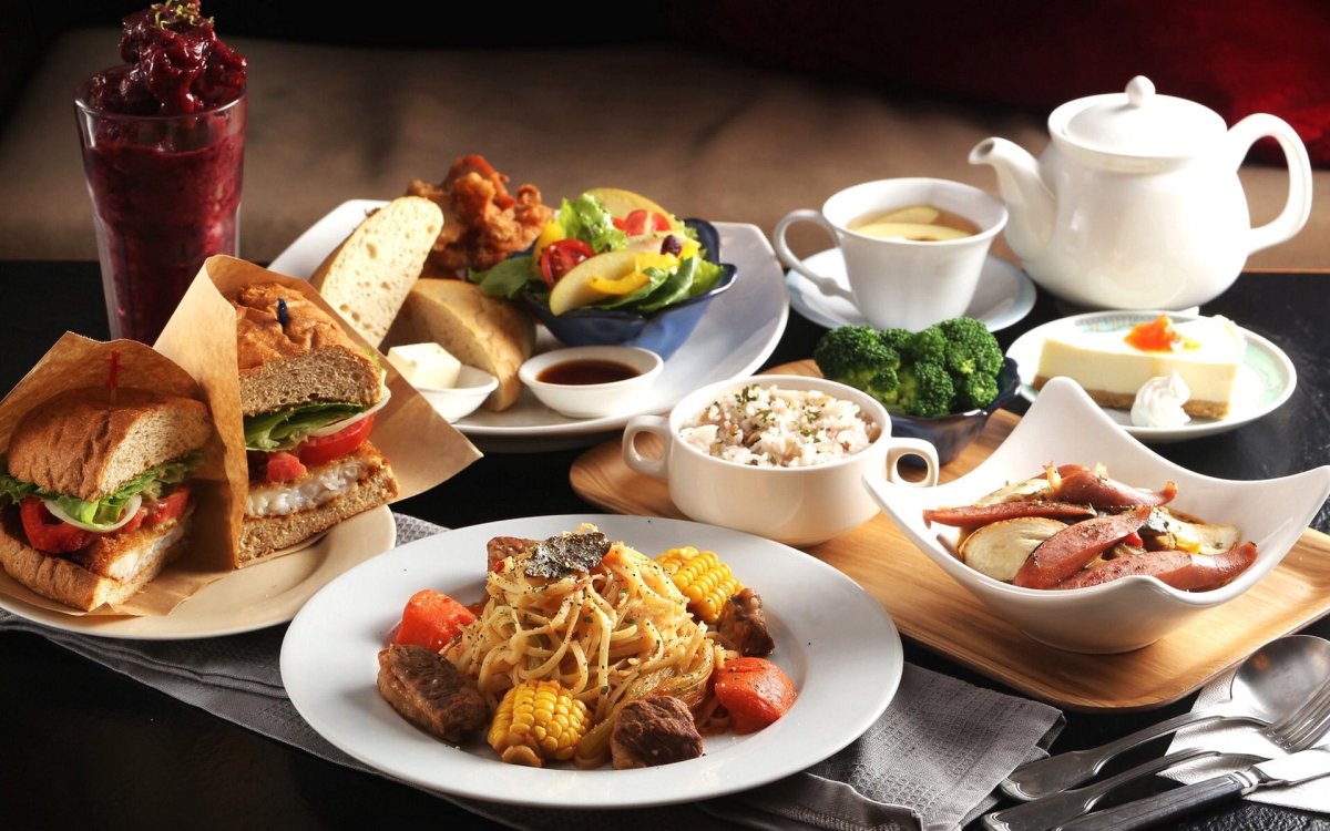 Вкусная еда на столе