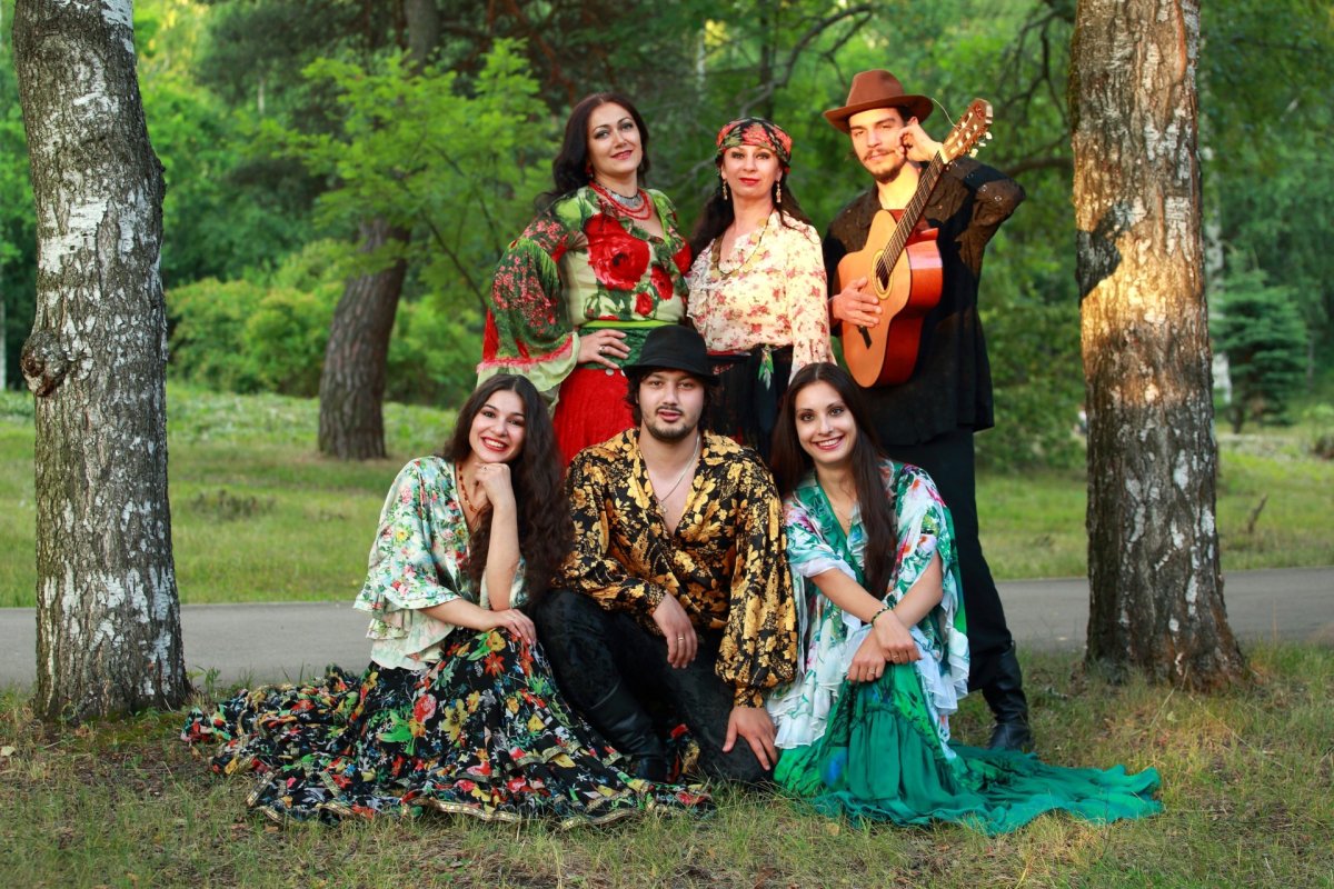 Цыганский ансамбль Бричка