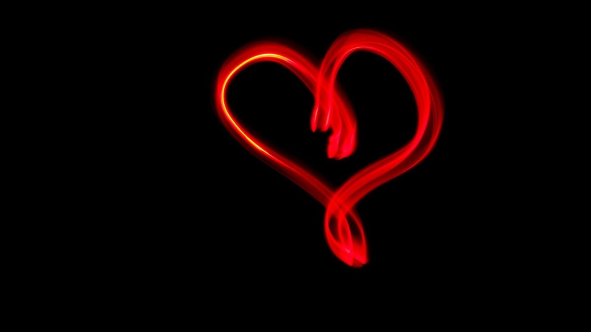 Сердце на черном фоне