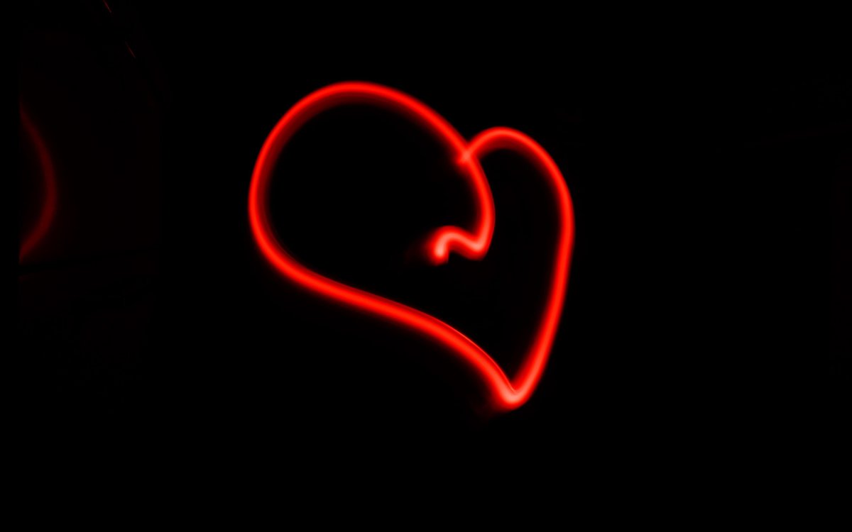 Сердечко на черном фоне