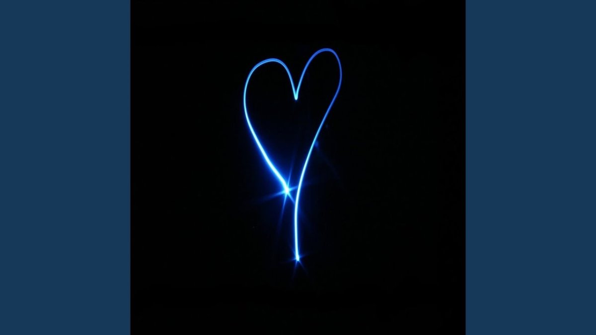 Сердце на черном фоне