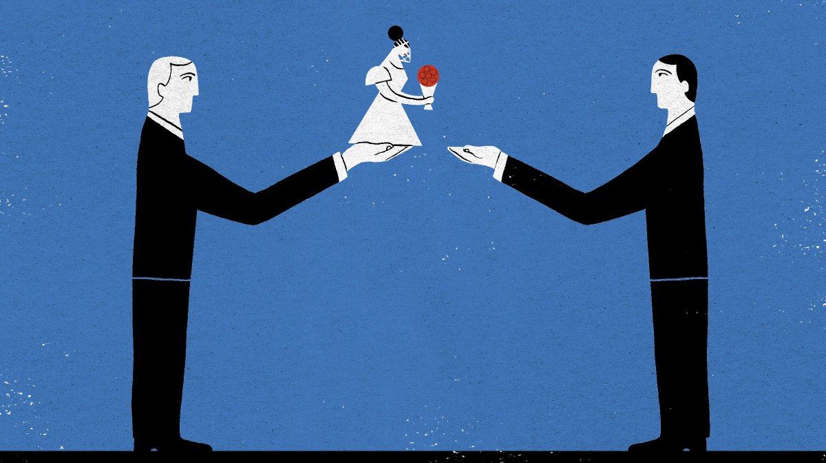 Имя модели с балалайкой и тату