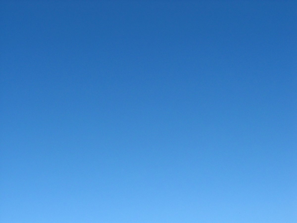 Чистое голубое небо