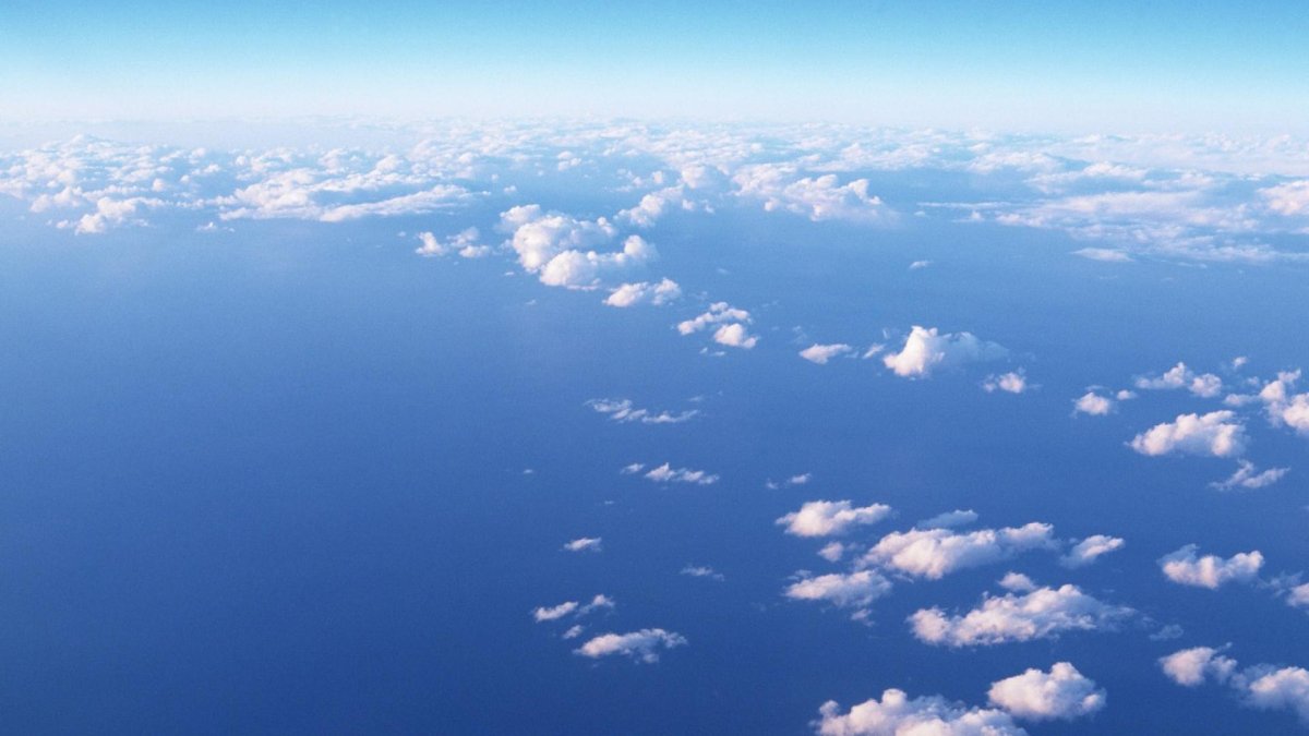 Голубое небо с облаками