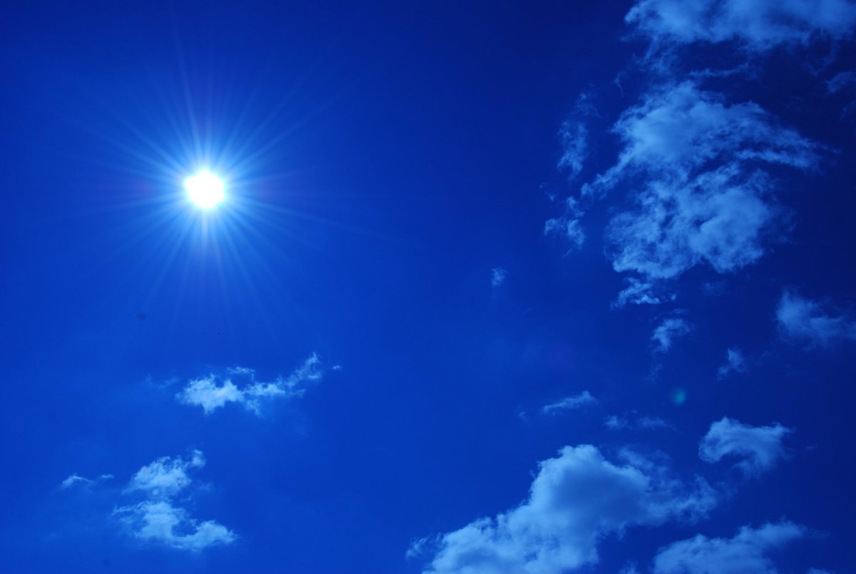 Ярко синее небо