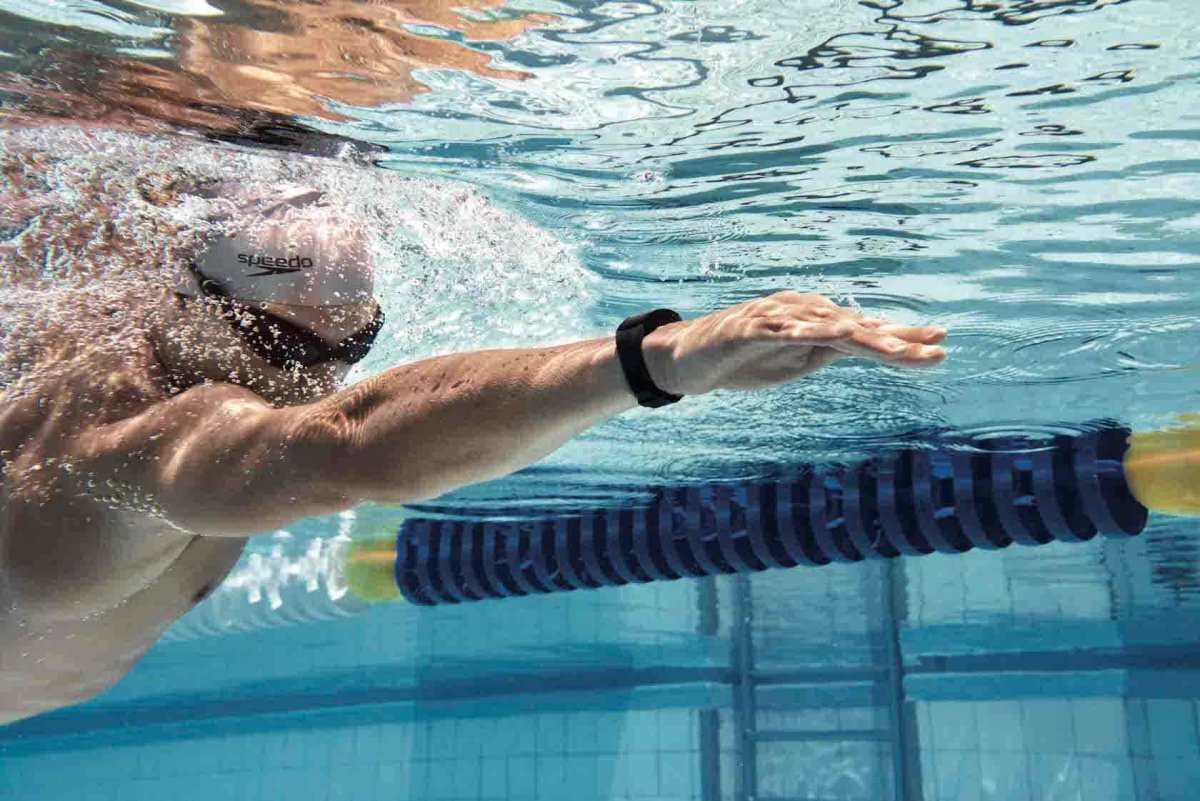 Плавание в бассейне