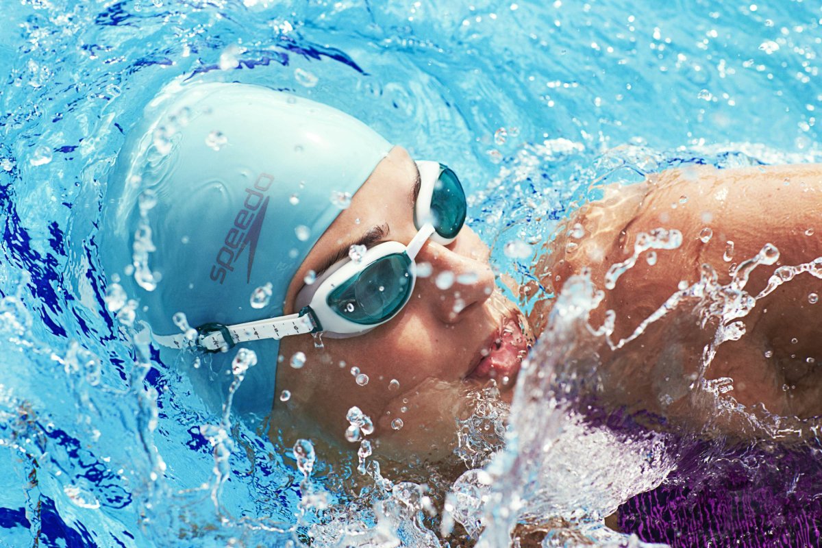 Пловец в бассейне