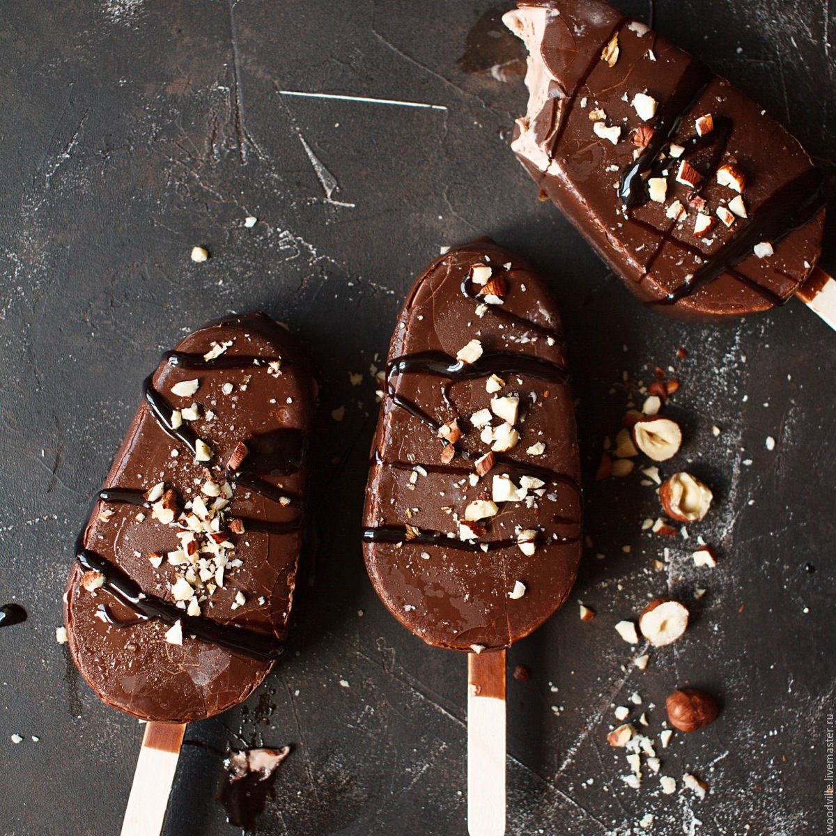 Шоколадное мороженое эскимо