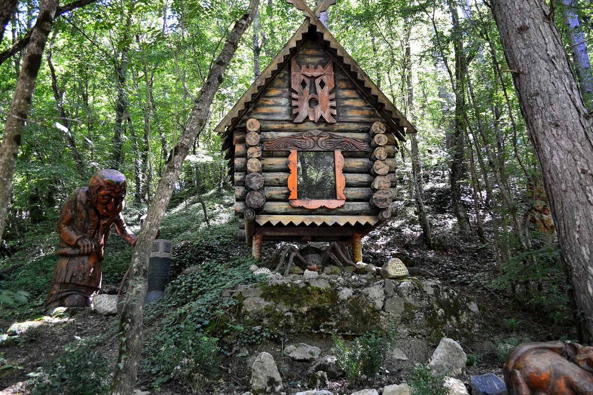 Изба бабы яги в Олимпике Воронеж