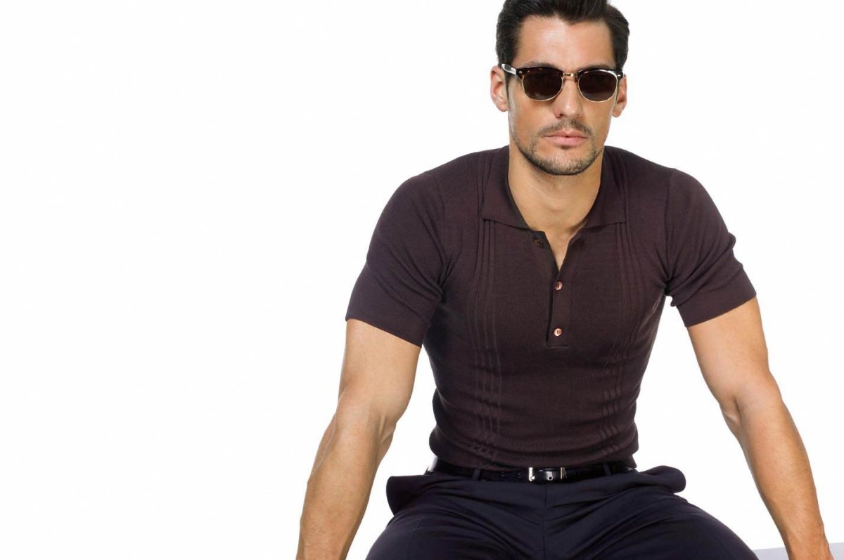 Мужчина на белом фоне