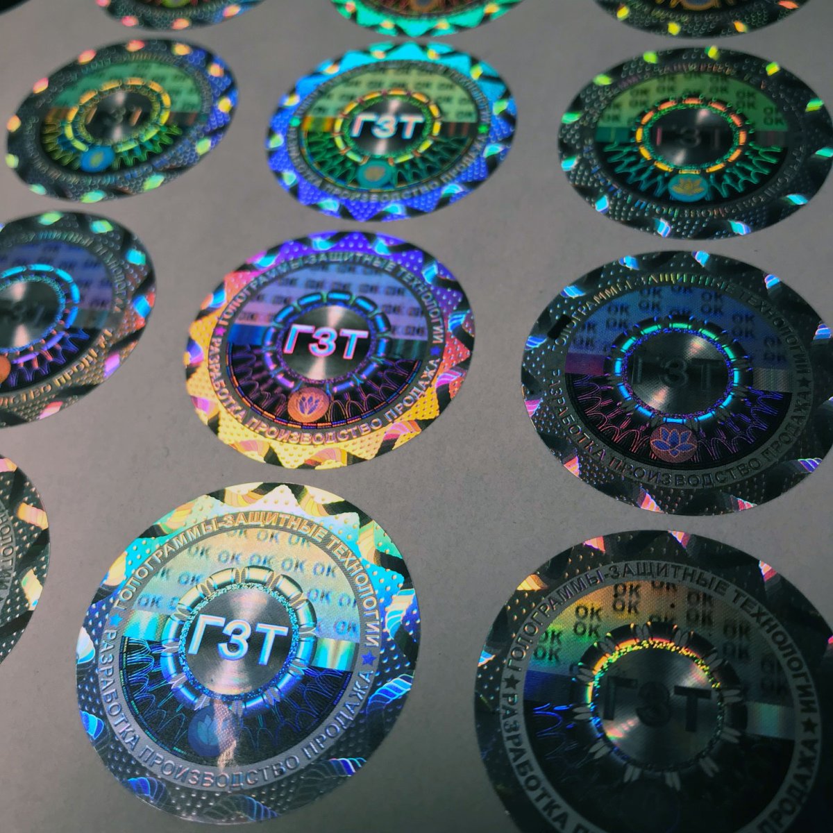 Голографические наклейки