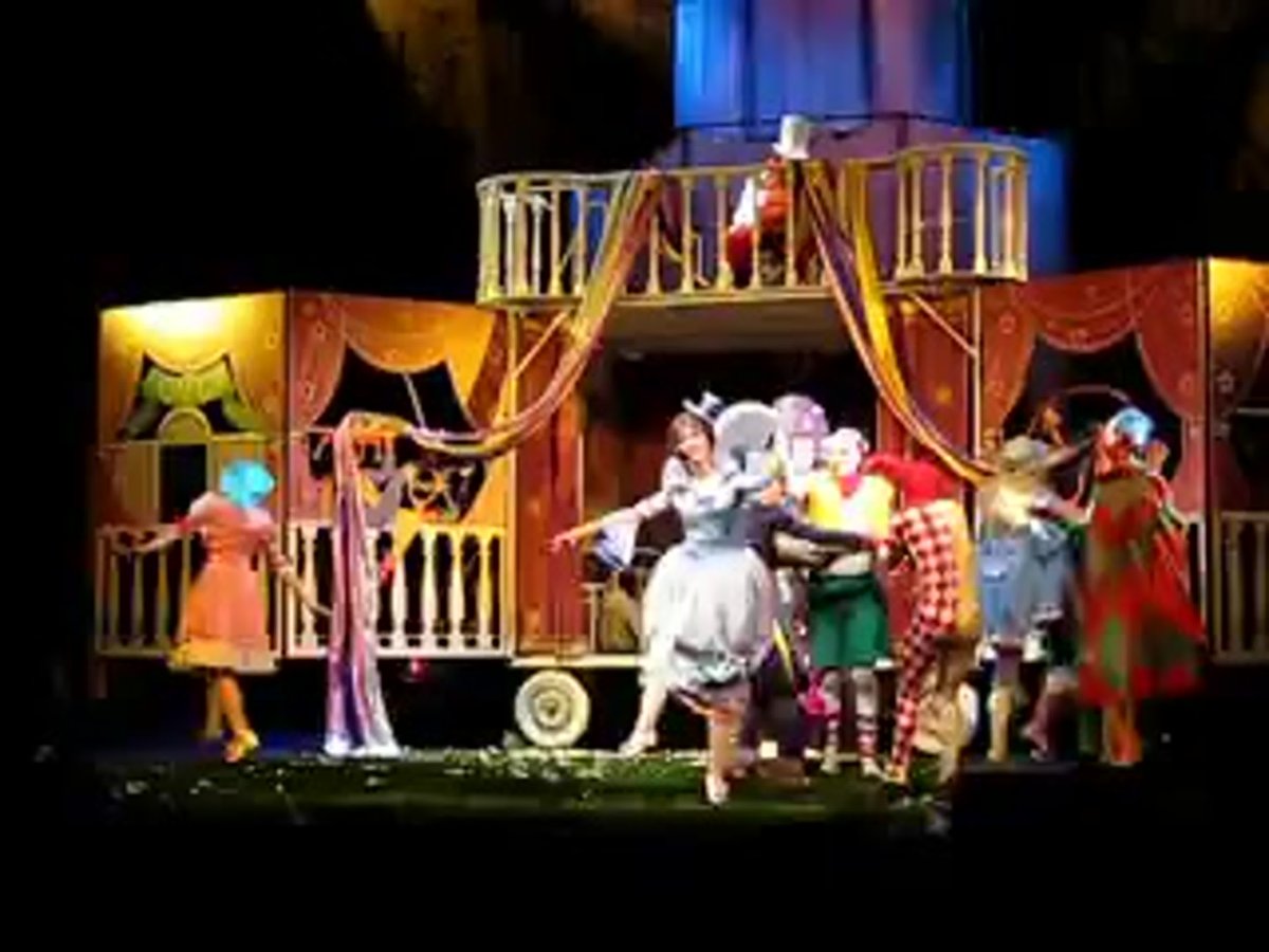 Декорация в театре Карабаса Барабаса