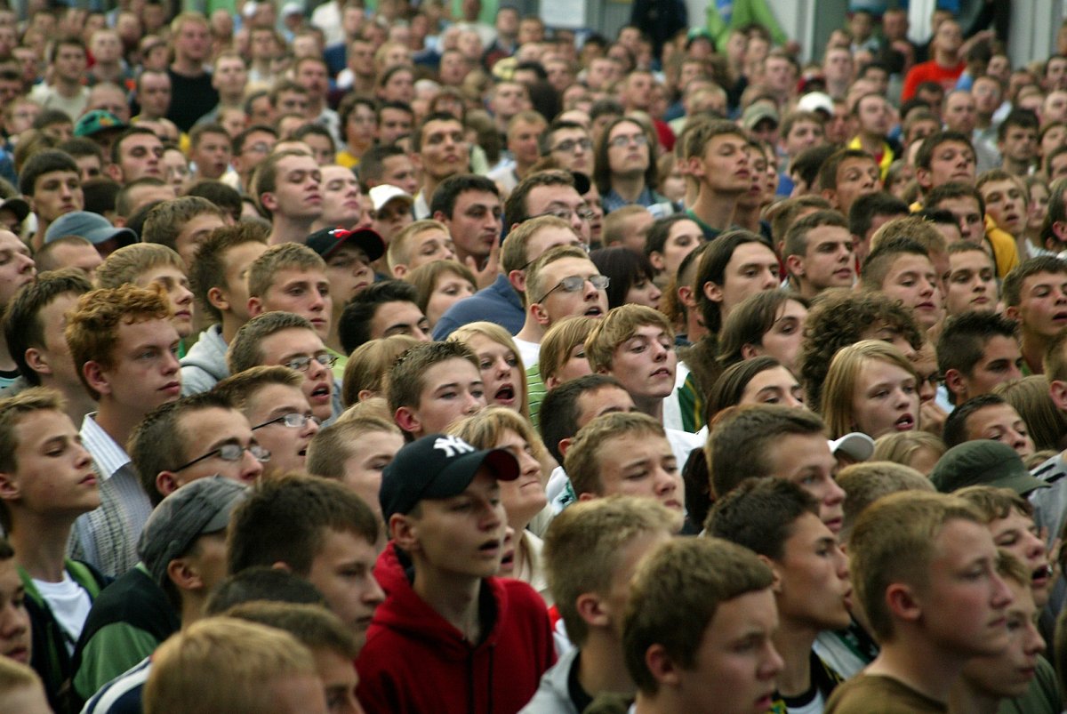 Толпа со спины