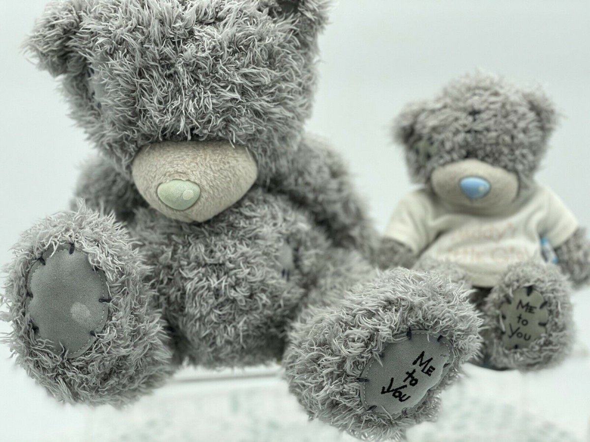 Мишки обнимаются