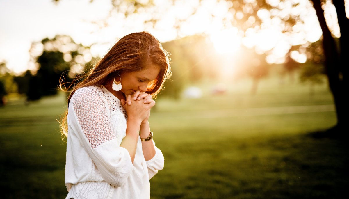 Человек молится