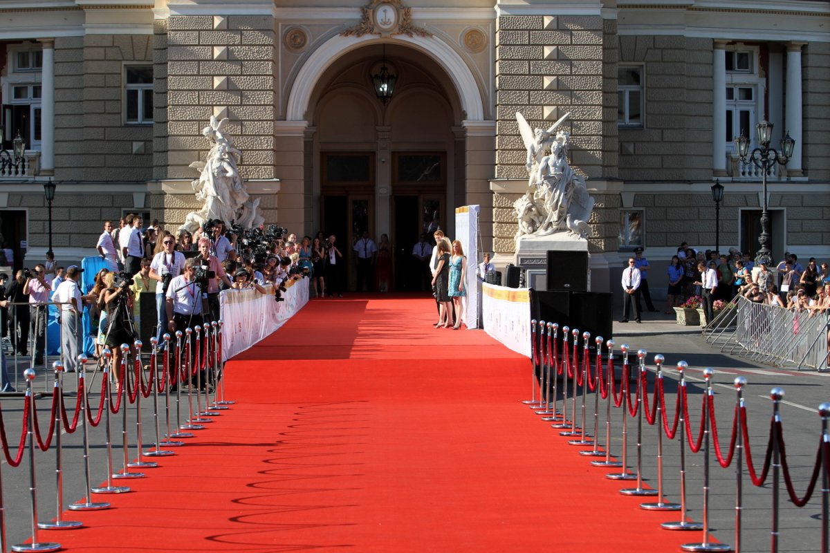 Красная ковровая дорожка