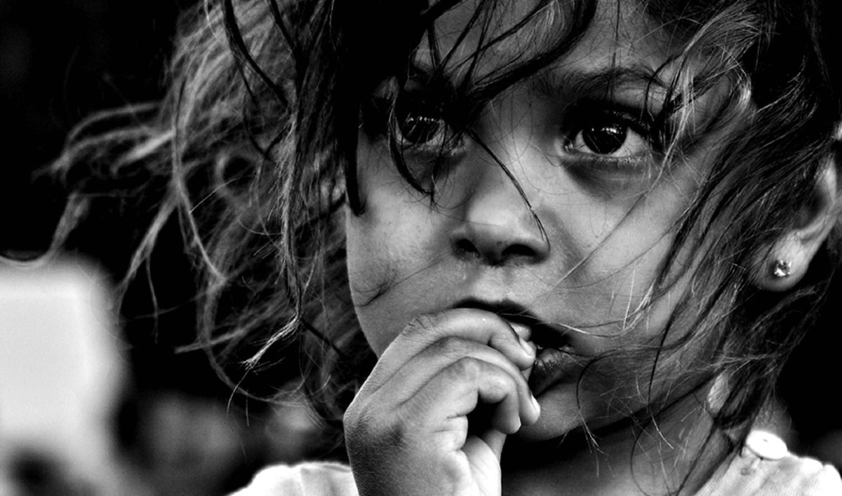 Плачущая девочка