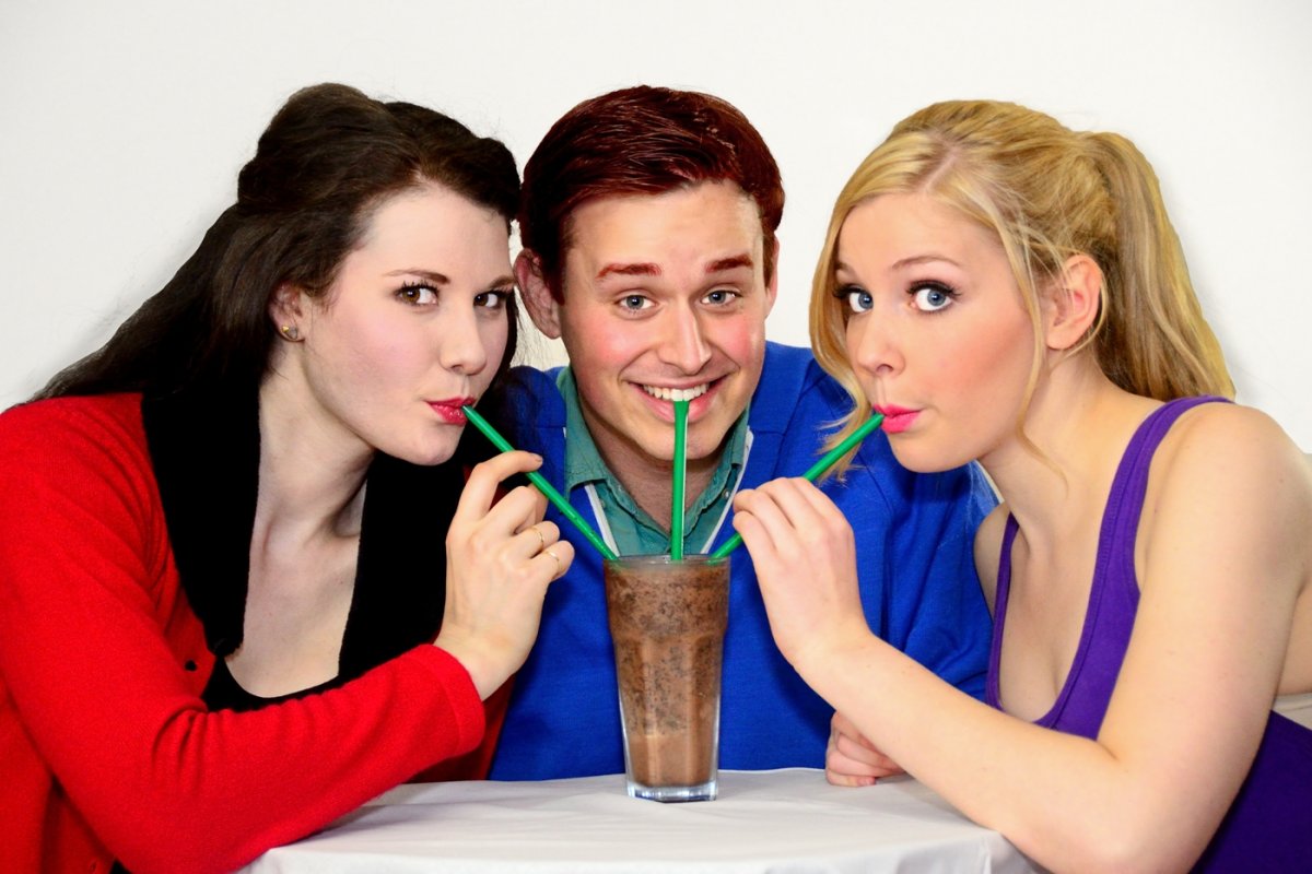 Любовный треугольник