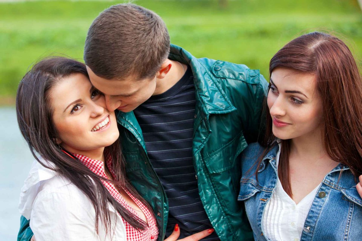 Любовный треугольник