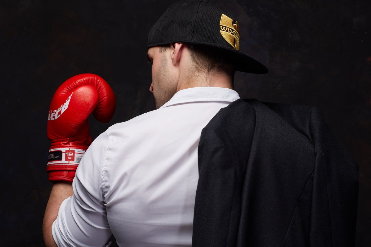 Боксер в перчатках