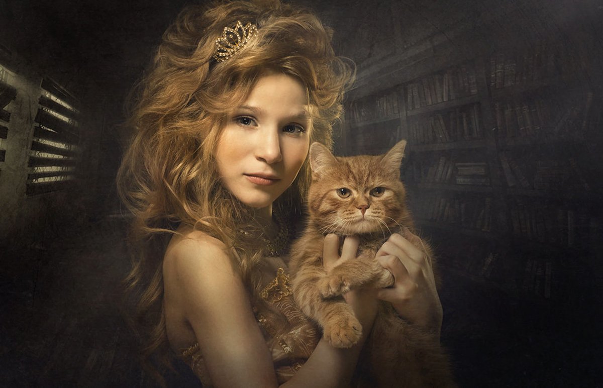 Девушка с котом на руках