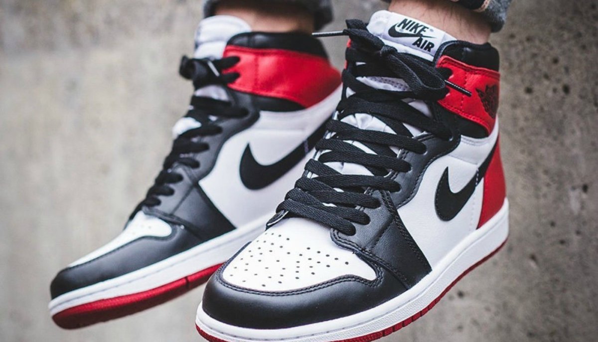 Nike Air Jordan 1 Retro Black Toe