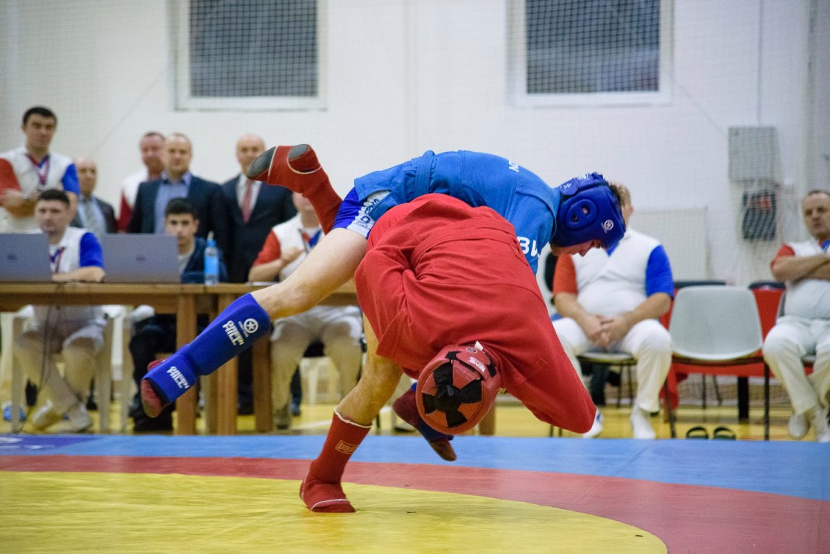 Самбист со спины