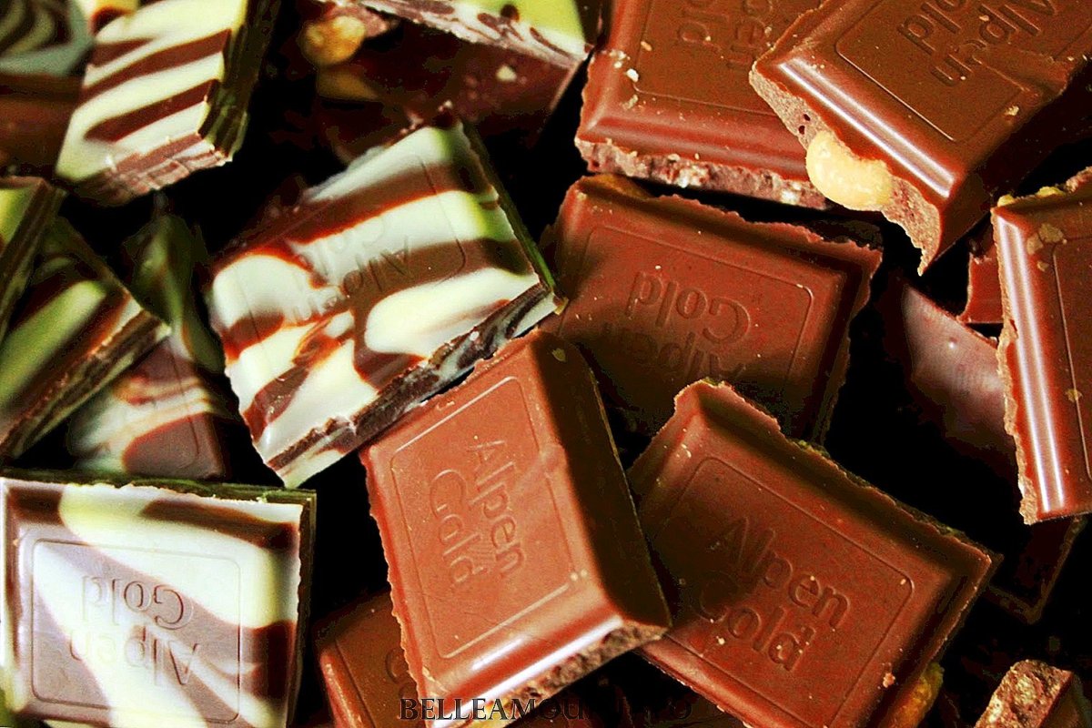 Шоколад с орехами