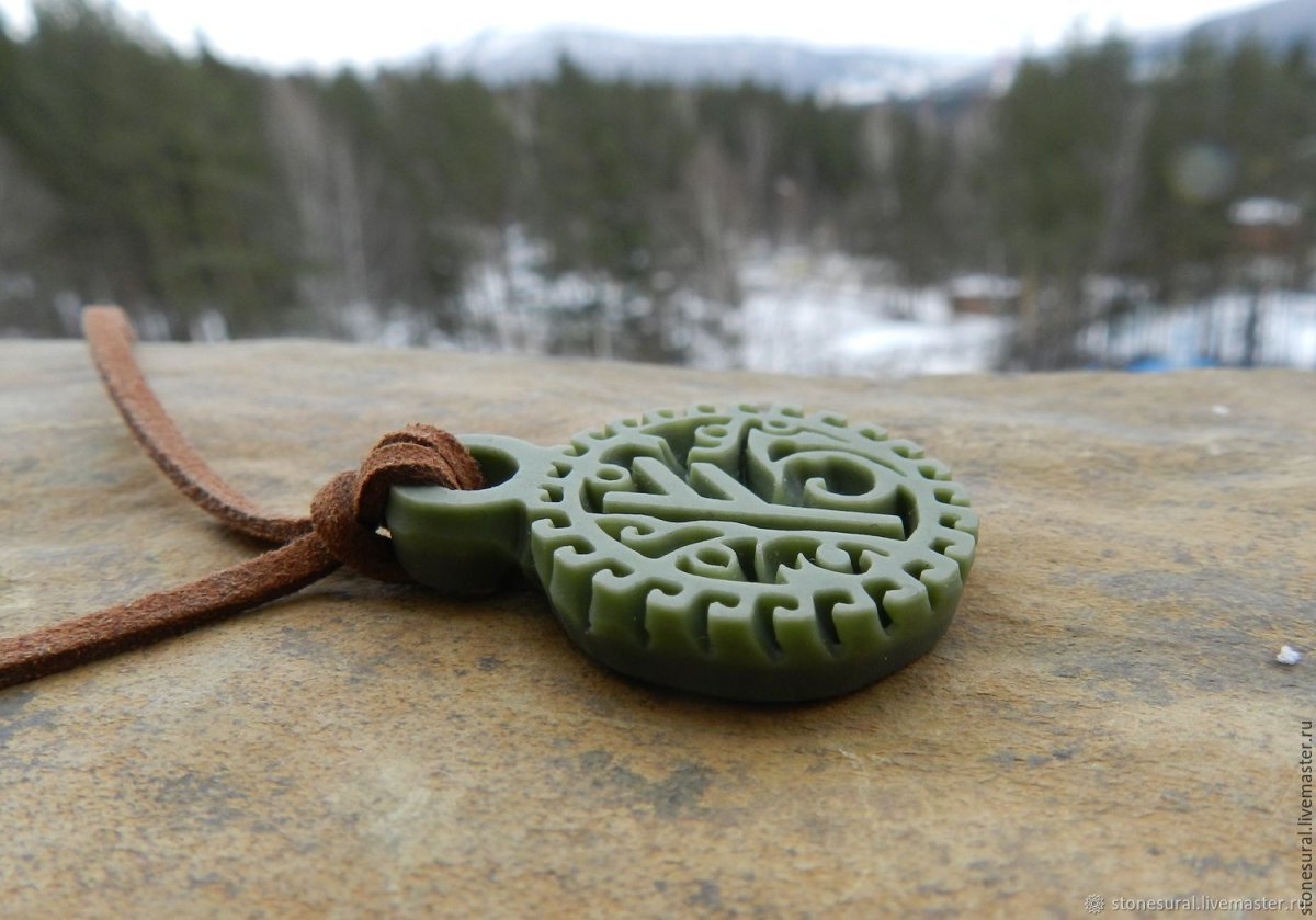 Амулет с руной Феху