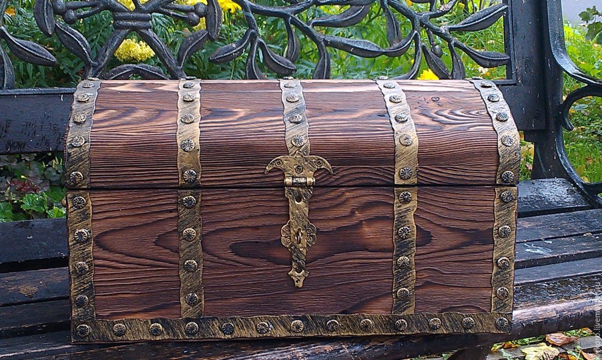 Старинный сундук
