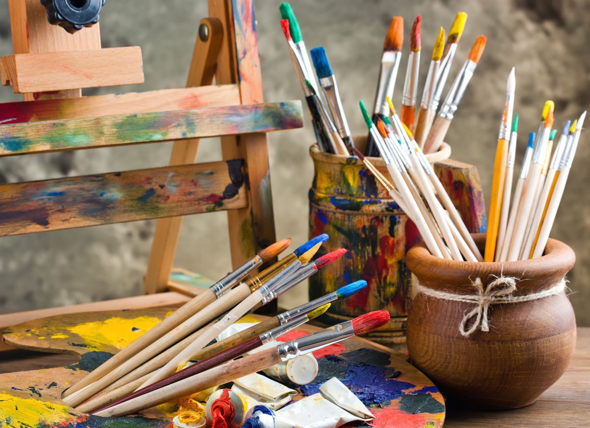 Краска с кистью в тюбике