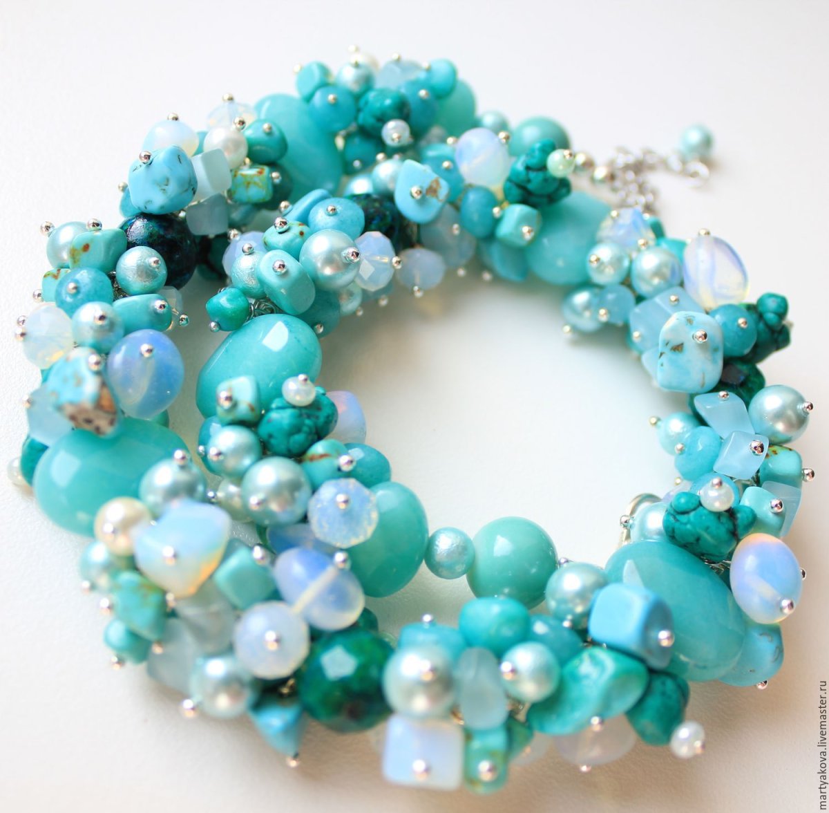 Бирюзовый цвет в украшениях