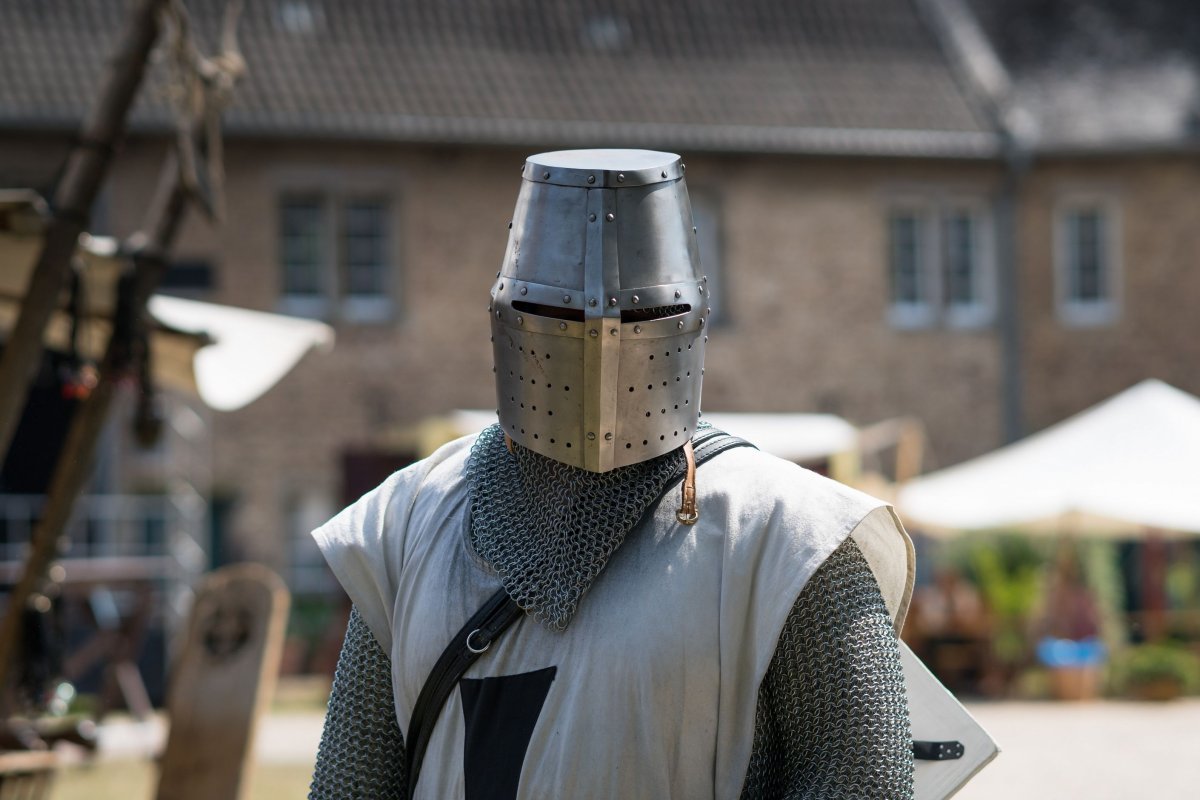 Топхельм 13 век