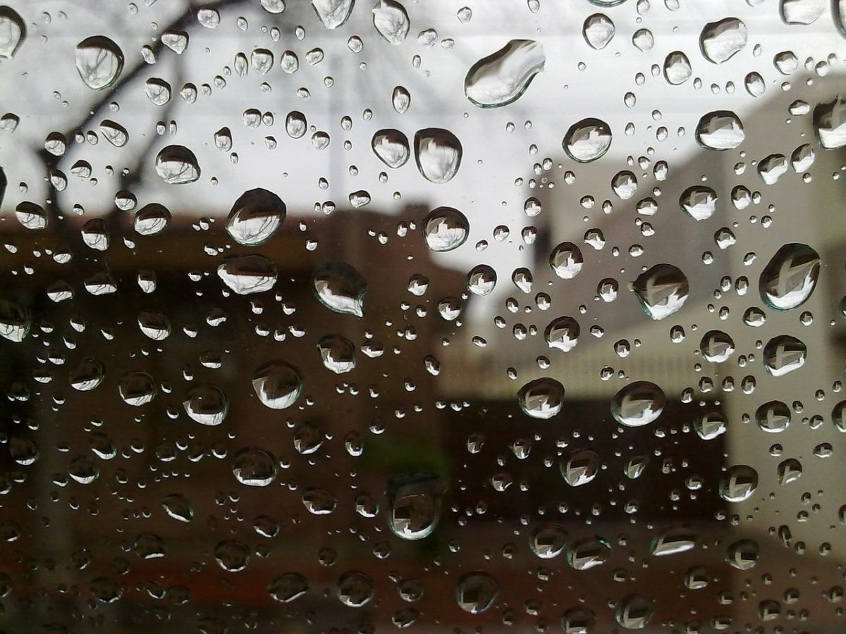 Дождь на стекле