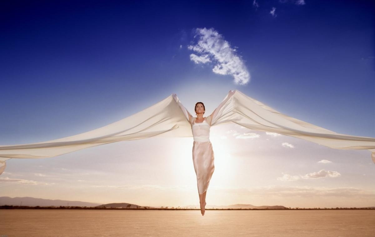 Окрыленная женщина