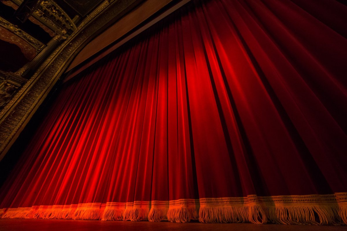 Театральный занавес