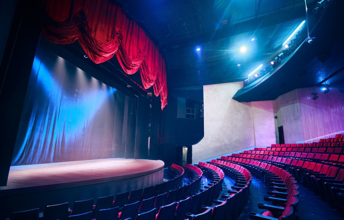 Театральная сцена