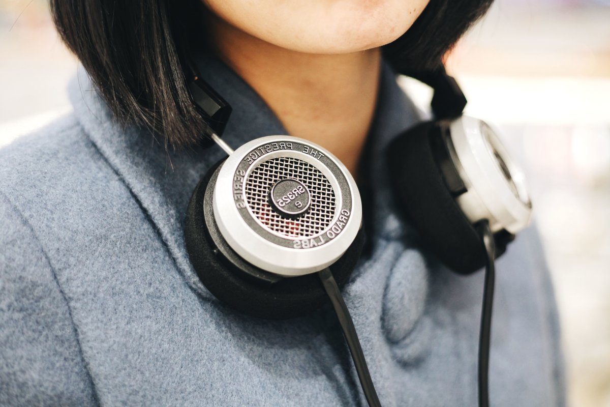 Наушники на голове