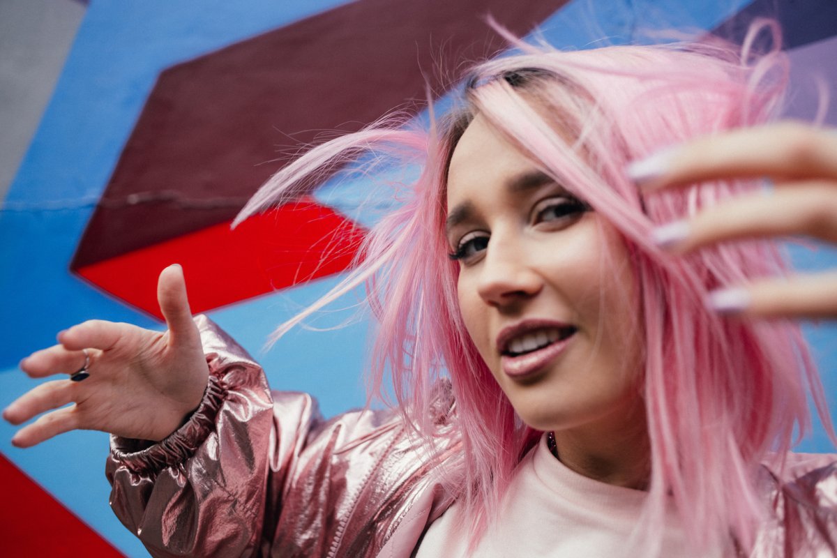 Клава Кока в полный рост 2021