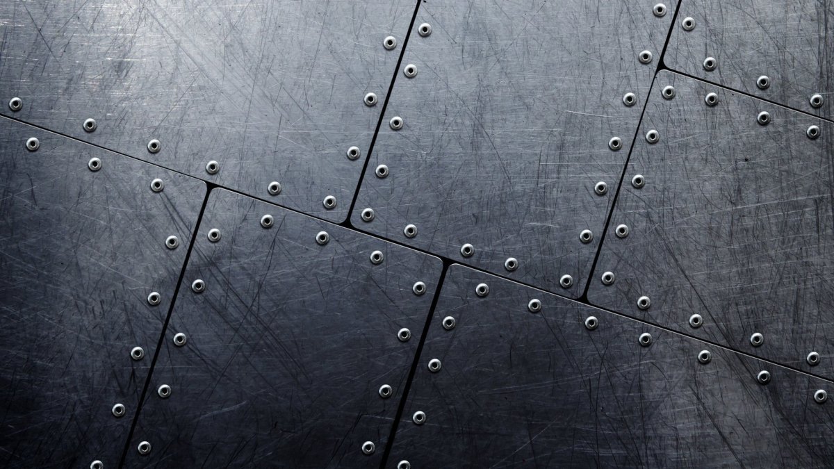 Металл с заклепками