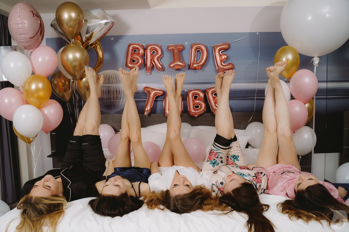 Невеста и подружки невесты прикол