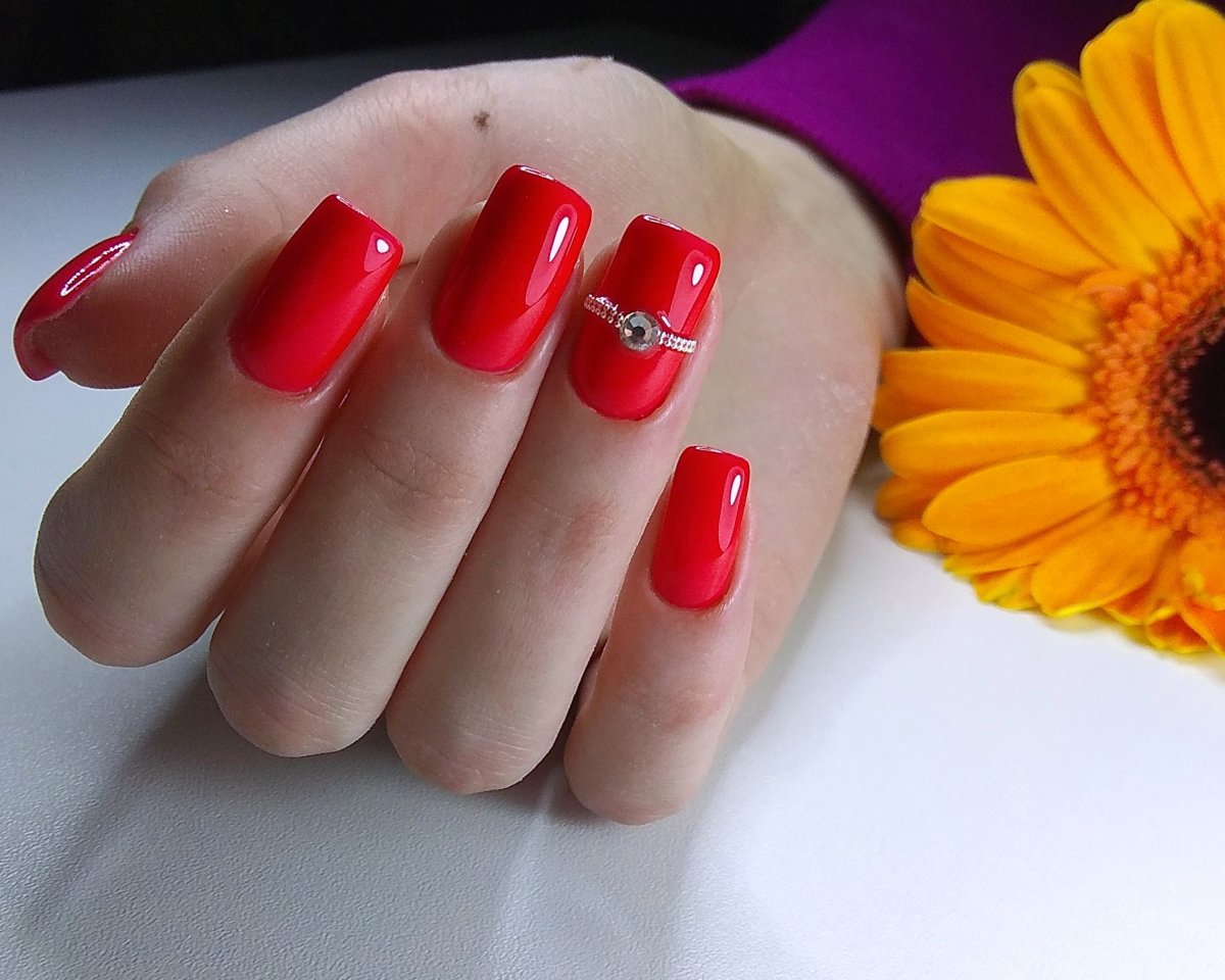 Красные ногти